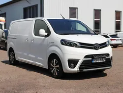 Vit Begagnad 2022 Toyota Proace Van | 329 000 kr (Marknadspris)