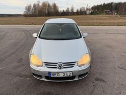 Silver Begagnad 2008 VW Golf Trendline Halvkombi | 32 500 kr (Marknadspris)