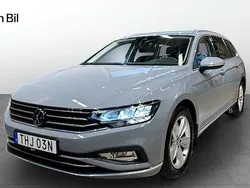 Grå Begagnad 2023 VW Passat Elegance Kombi | 349 900 kr (Marknadspris)