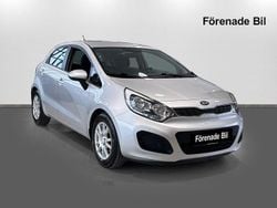 Grå Begagnad 2012 Kia Rio Halvkombi | 79 000 kr (Marknadspris)