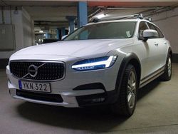 Begagnad 2017 Volvo V90 CC Momentum Kombi | 217 000 kr (Bra pris)