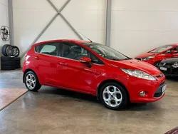 Röd Begagnad 2010 Ford Fiesta Titanium Halvkombi | 69 800 kr (Marknadspris)
