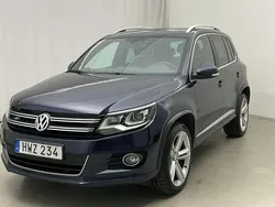 Mörkblå Begagnad 2016 VW Tiguan R-line SUV | 140 000 kr (Bra pris)