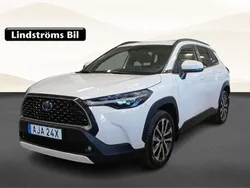 Vit Begagnad 2022 Toyota Corolla Cross Style SUV | 379 900 kr (Marknadspris)