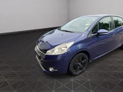 Mörkblå (blå) Begagnad 2012 Peugeot 208 Halvkombi | 44 000 kr (Marknadspris)