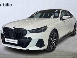 Vit Begagnad 2025 BMW 530e M Sport Sedan | 729 900 kr (Dyr)