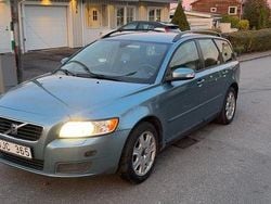 Blå Begagnad 2008 Volvo V50 Kinetic Kombi | 45 000 kr