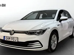 Vit Begagnad 2020 VW Golf VIII Halvkombi | 244 900 kr (Marknadspris)