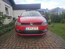 Röd Begagnad 2017 VW Polo Halvkombi | 91 000 kr (Bra pris)