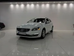 Vit Begagnad 2015 Volvo V60 Momentum Kombi | 164 900 kr