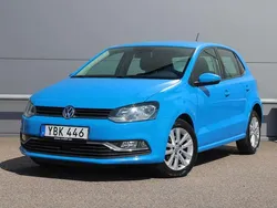 Blå Begagnad 2015 VW Polo Halvkombi | 129 800 kr (Marknadspris)