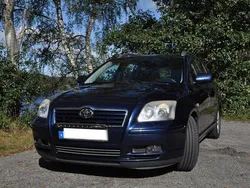 Blå Begagnad 2005 Toyota Avensis Kombi | 32 000 kr (Lite dyr)
