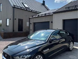 Svart Begagnad 2016 Jaguar XE Sedan | 119 900 kr (Marknadspris)