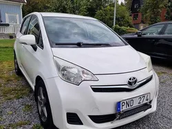 Vit Begagnad 2011 Toyota Verso-S Minibuss | 48 000 kr (Lite dyr)