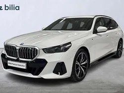 Vit Begagnad 2024 BMW 520 M Sport Kombi | 624 900 kr (Dyr)