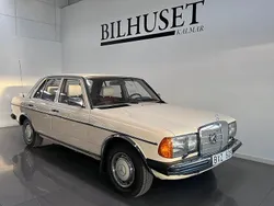 Ljusgul Begagnad 1985 Mercedes 200 Sedan | 99 900 kr
