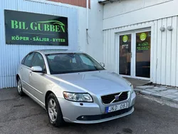Ljusgrå (grå) Begagnad 2008 Volvo S40 Momentum Sedan | 44 999 kr (Marknadspris)