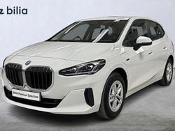 Vit Begagnad 2022 BMW 225 Active Tourer Minibuss | 299 900 kr (Lite dyr)
