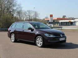 Svart (black ruby) Begagnad 2017 VW Golf VII Kombi | 108 800 kr (Marknadspris)