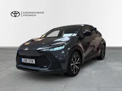 Mörkgrå (grå) Begagnad 2024 Toyota C-HR Style SUV | 329 900 kr (Bra pris)