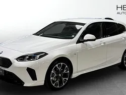 Vit (white) Begagnad 2025 BMW 120 M Sport Halvkombi | 419 700 kr (Dyr)