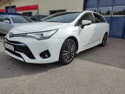 Vit Begagnad 2017 Toyota Avensis Multidrive S Kombi | 149 900 kr (Marknadspris)