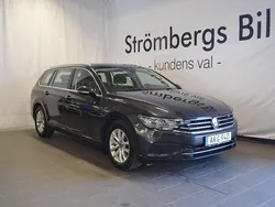 Mörkgrå Begagnad 2022 VW Passat Business Kombi | 259 000 kr (Marknadspris)