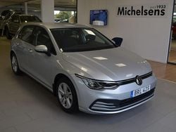Silver Begagnad 2021 VW Golf VIII Halvkombi | 259 900 kr (Marknadspris)