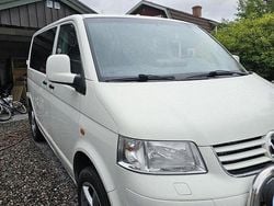 Vit Begagnad 2007 VW Shuttle Minibuss | 90 000 kr