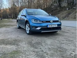 Blå Begagnad 2016 VW Golf Alltrack Kombi | 90 000 kr