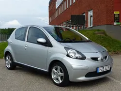 Silver (silvermetallic) Begagnad 2007 Toyota Aygo Halvkombi | 19 800 kr (Marknadspris)