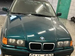 Mörkgrön Begagnad 1997 BMW 320 Sedan | 55 000 kr