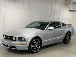 Grå Begagnad 2006 Ford Mustang GT Sportkupé | 128 900 kr (Marknadspris)