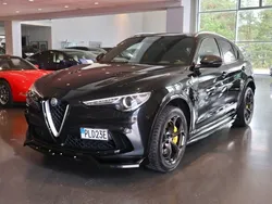 Svart (svart metallic) Begagnad 2020 Alfa Romeo Stelvio Quadrifoglio SUV | 629 900 kr (Marknadspris)