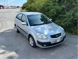 Grå Begagnad 2007 Kia Rio Halvkombi | 44 900 kr (Marknadspris)