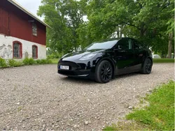 Svart Begagnad 2022 Tesla Model Y Performance SUV | 399 000 kr (Bra pris)
