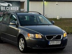 Grå Begagnad 2009 Volvo V50 Momentum Kombi | 54 400 kr (Marknadspris)