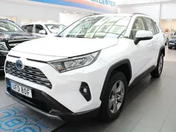 Vit Begagnad 2022 Toyota RAV4 Hybrid Active SUV | 319 900 kr (Marknadspris)