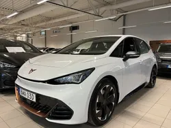 Vit (glacial white metallic) Begagnad 2022 Cupra Born e-Boost Halvkombi | 309 000 kr (Marknadspris)