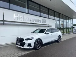 Vit Begagnad 2024 BMW 530e M Sport Kombi | 659 900 kr (Bra pris)