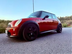 Röd Begagnad 2005 Mini Cooper S Halvkombi | 26 000 kr (Superpris)