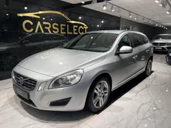 Ljusgrå (grå) Begagnad 2013 Volvo V60 Momentum Kombi | 99 900 kr (Marknadspris)