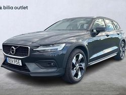 Grå Begagnad 2020 Volvo V60 CC Kombi | 249 900 kr (Marknadspris)