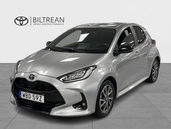 Silver Begagnad 2022 Toyota Yaris Hybrid Style Halvkombi | 229 000 kr (Marknadspris)