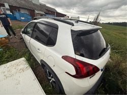 Vit Begagnad 2018 Peugeot 2008 SUV | 35 000 kr