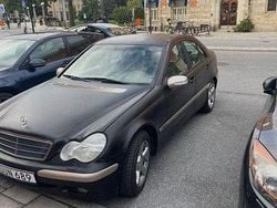 Brun Begagnad 2002 Mercedes C200 Sedan | 35 000 kr