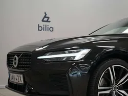 Svart Begagnad 2022 Volvo V60 R-Design Kombi | 469 900 kr (Marknadspris)