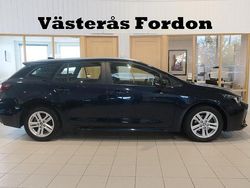 Mörkblå Begagnad 2022 Toyota Corolla Active Kombi | 233 900 kr (Marknadspris)