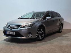Ljusgrå (grå) Begagnad 2012 Toyota Avensis Kombi | 89 900 kr (Marknadspris)