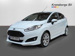 Vit Begagnad 2016 Ford Fiesta Titanium Halvkombi | 89 500 kr (Marknadspris)
